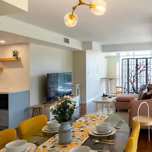 Large 2 Bedrooms Besides Cn Tower Toronto
